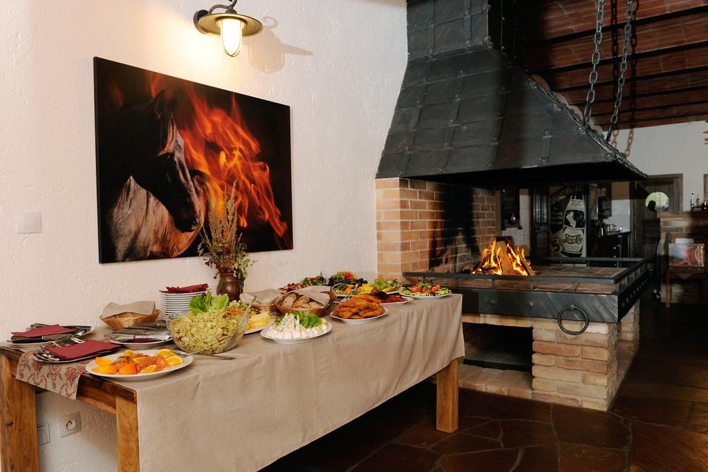 Ranc Milovice Hotel Milovice  Buitenkant foto